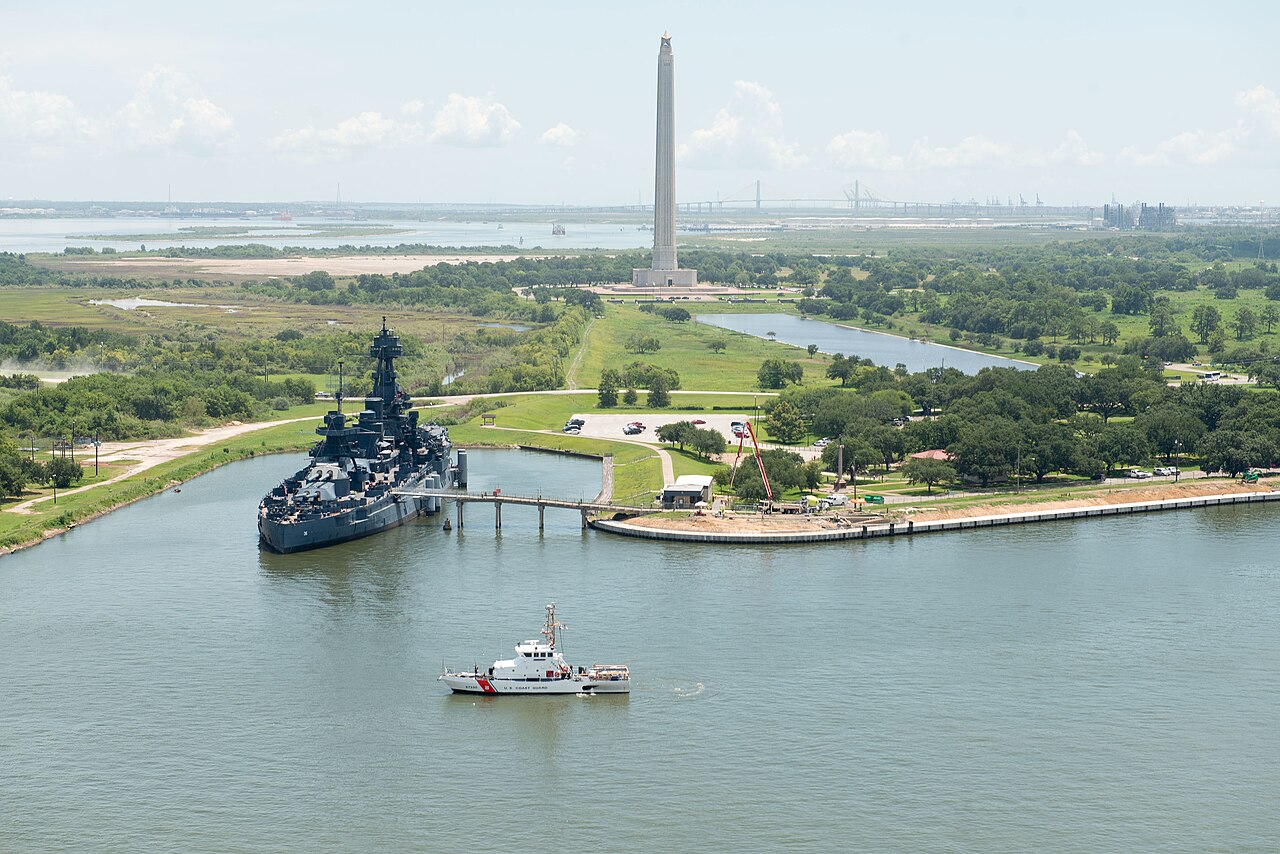 NTSB: Pilot’s Personal Phone Call Contributed to Fatal Collision in Houston Ship Channel