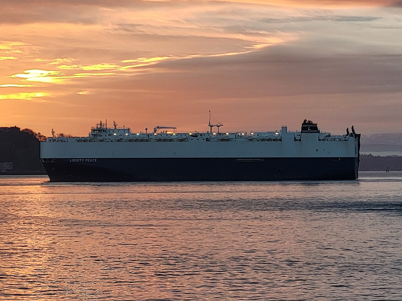 Seatrium and Golar ink LOI for FLNG Conversion Project